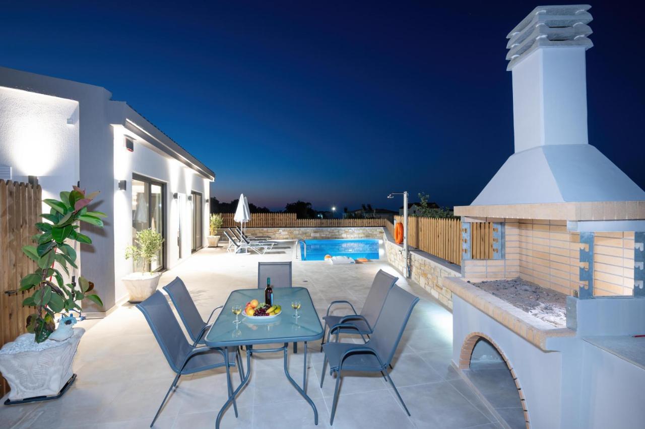 Halaro Villa Gerani  Exterior photo